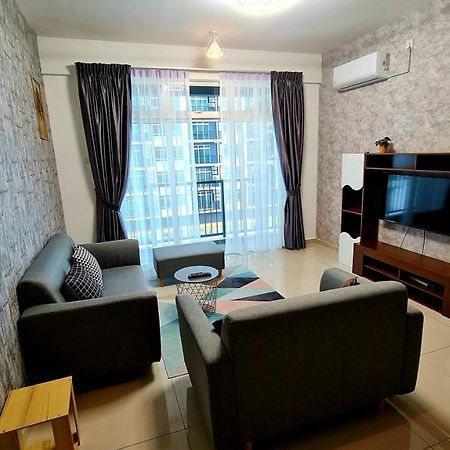 J&J Vacation Home@Novo8 Residence Kampong Tambak エクステリア 写真