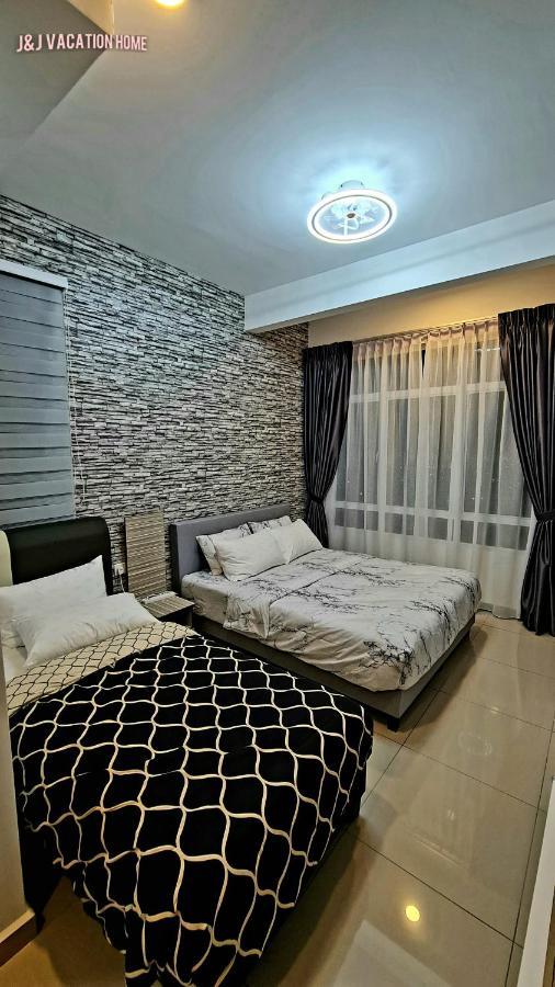 J&J Vacation Home@Novo8 Residence Kampong Tambak エクステリア 写真
