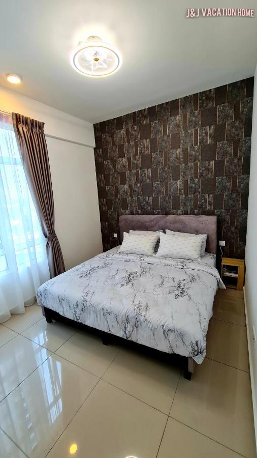 J&J Vacation Home@Novo8 Residence Kampong Tambak エクステリア 写真