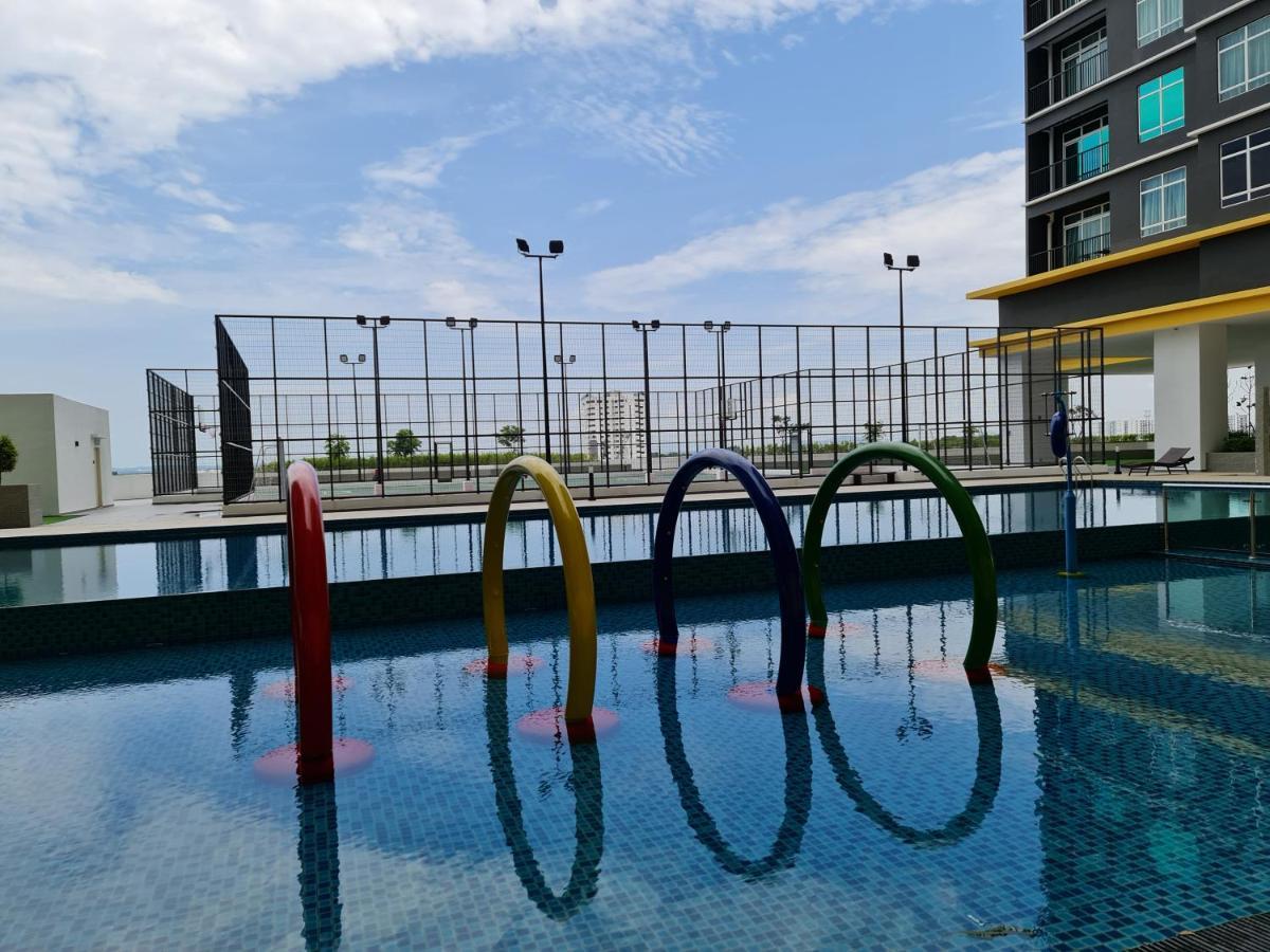 J&J Vacation Home@Novo8 Residence Kampong Tambak エクステリア 写真
