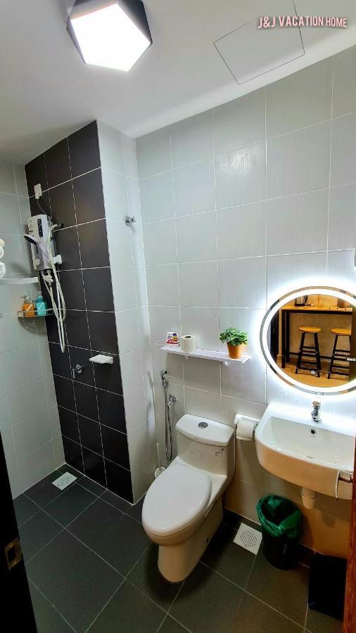 J&J Vacation Home@Novo8 Residence Kampong Tambak エクステリア 写真