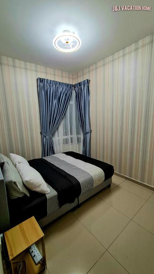 J&J Vacation Home@Novo8 Residence Kampong Tambak エクステリア 写真