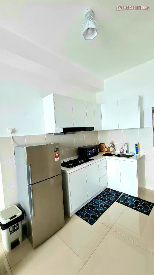 J&J Vacation Home@Novo8 Residence Kampong Tambak エクステリア 写真