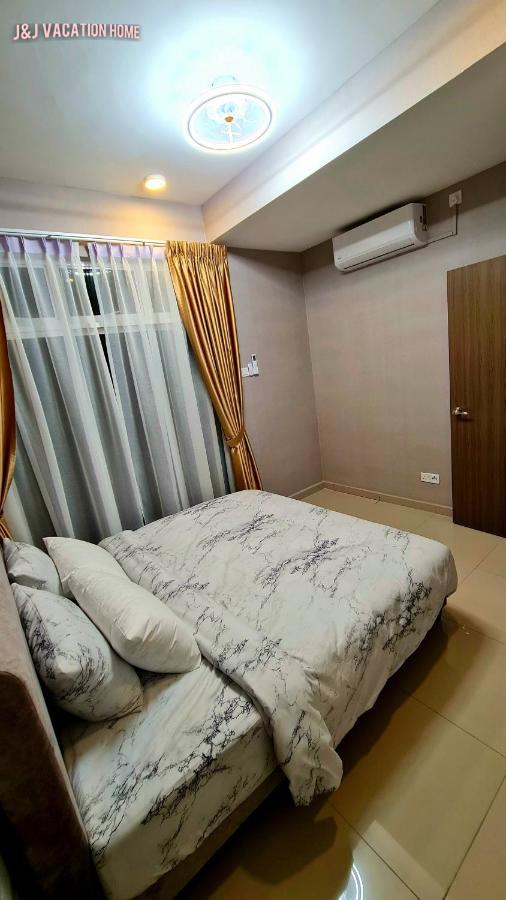 J&J Vacation Home@Novo8 Residence Kampong Tambak エクステリア 写真