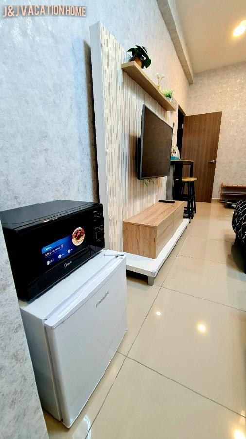 J&J Vacation Home@Novo8 Residence Kampong Tambak エクステリア 写真