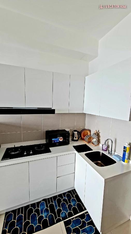 J&J Vacation Home@Novo8 Residence Kampong Tambak エクステリア 写真