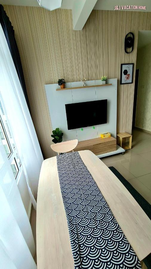 J&J Vacation Home@Novo8 Residence Kampong Tambak エクステリア 写真
