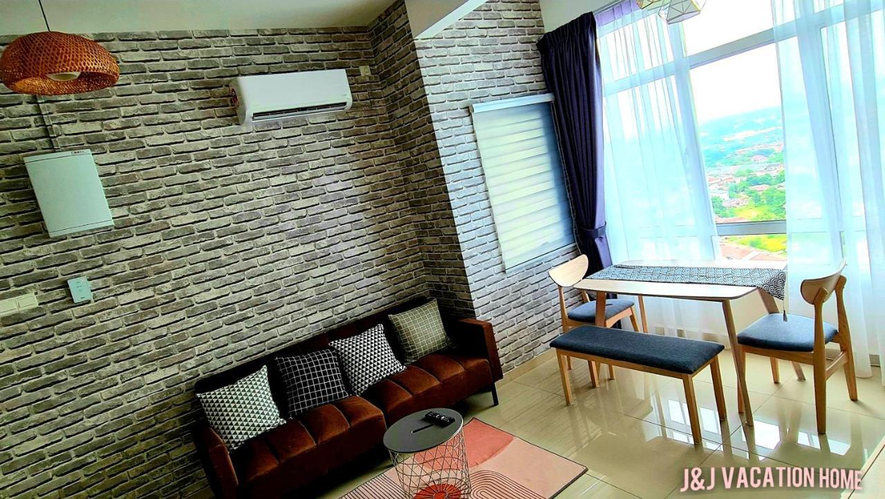 J&J Vacation Home@Novo8 Residence Kampong Tambak エクステリア 写真
