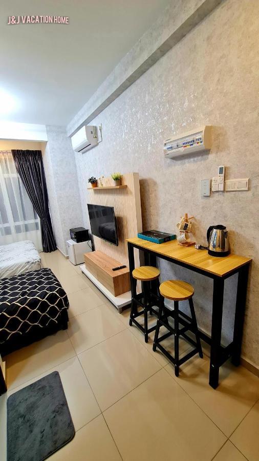 J&J Vacation Home@Novo8 Residence Kampong Tambak エクステリア 写真