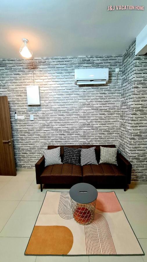 J&J Vacation Home@Novo8 Residence Kampong Tambak エクステリア 写真