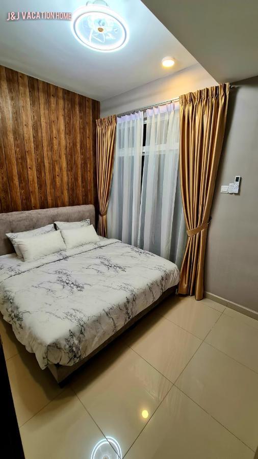 J&J Vacation Home@Novo8 Residence Kampong Tambak エクステリア 写真