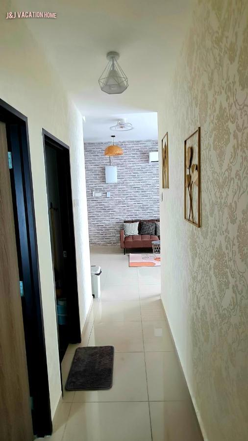 J&J Vacation Home@Novo8 Residence Kampong Tambak エクステリア 写真
