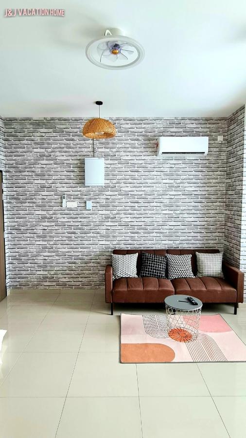 J&J Vacation Home@Novo8 Residence Kampong Tambak エクステリア 写真