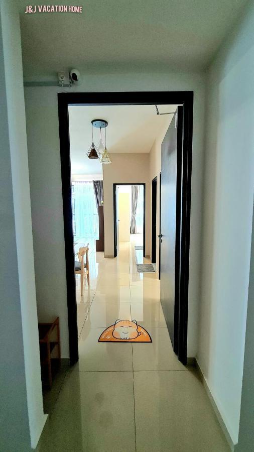 J&J Vacation Home@Novo8 Residence Kampong Tambak エクステリア 写真