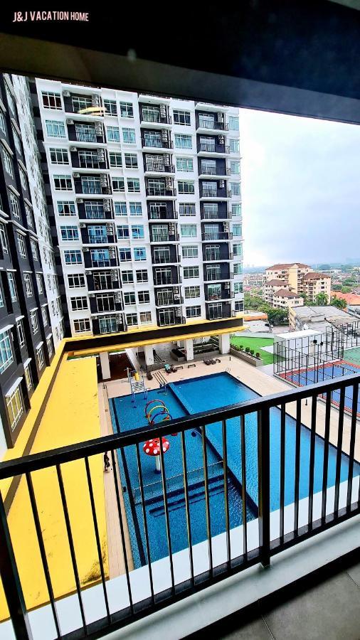 J&J Vacation Home@Novo8 Residence Kampong Tambak エクステリア 写真