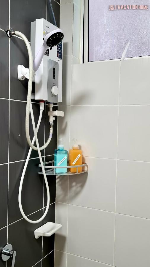 J&J Vacation Home@Novo8 Residence Kampong Tambak エクステリア 写真