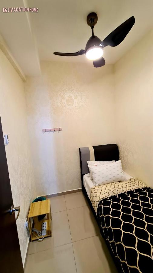 J&J Vacation Home@Novo8 Residence Kampong Tambak エクステリア 写真