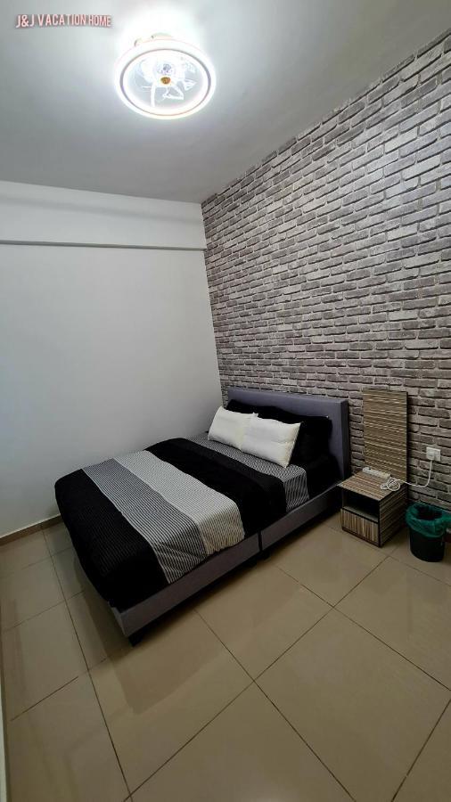 J&J Vacation Home@Novo8 Residence Kampong Tambak エクステリア 写真