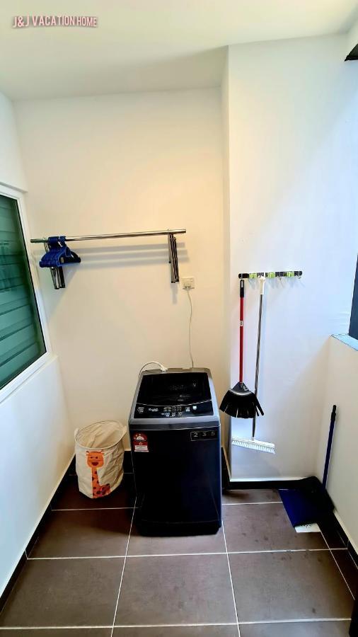 J&J Vacation Home@Novo8 Residence Kampong Tambak エクステリア 写真