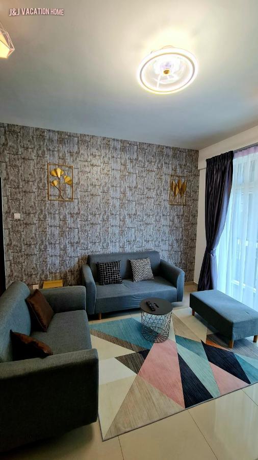 J&J Vacation Home@Novo8 Residence Kampong Tambak エクステリア 写真