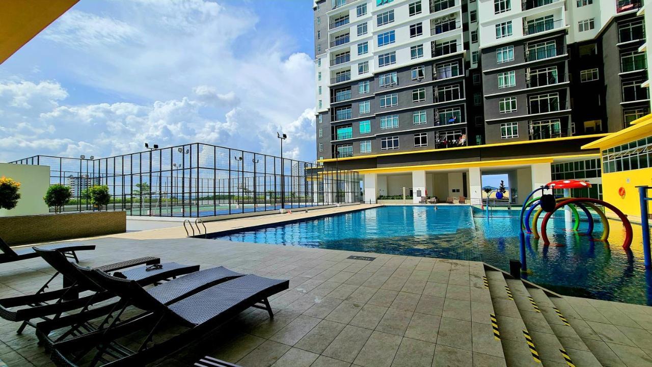 J&J Vacation Home@Novo8 Residence Kampong Tambak エクステリア 写真